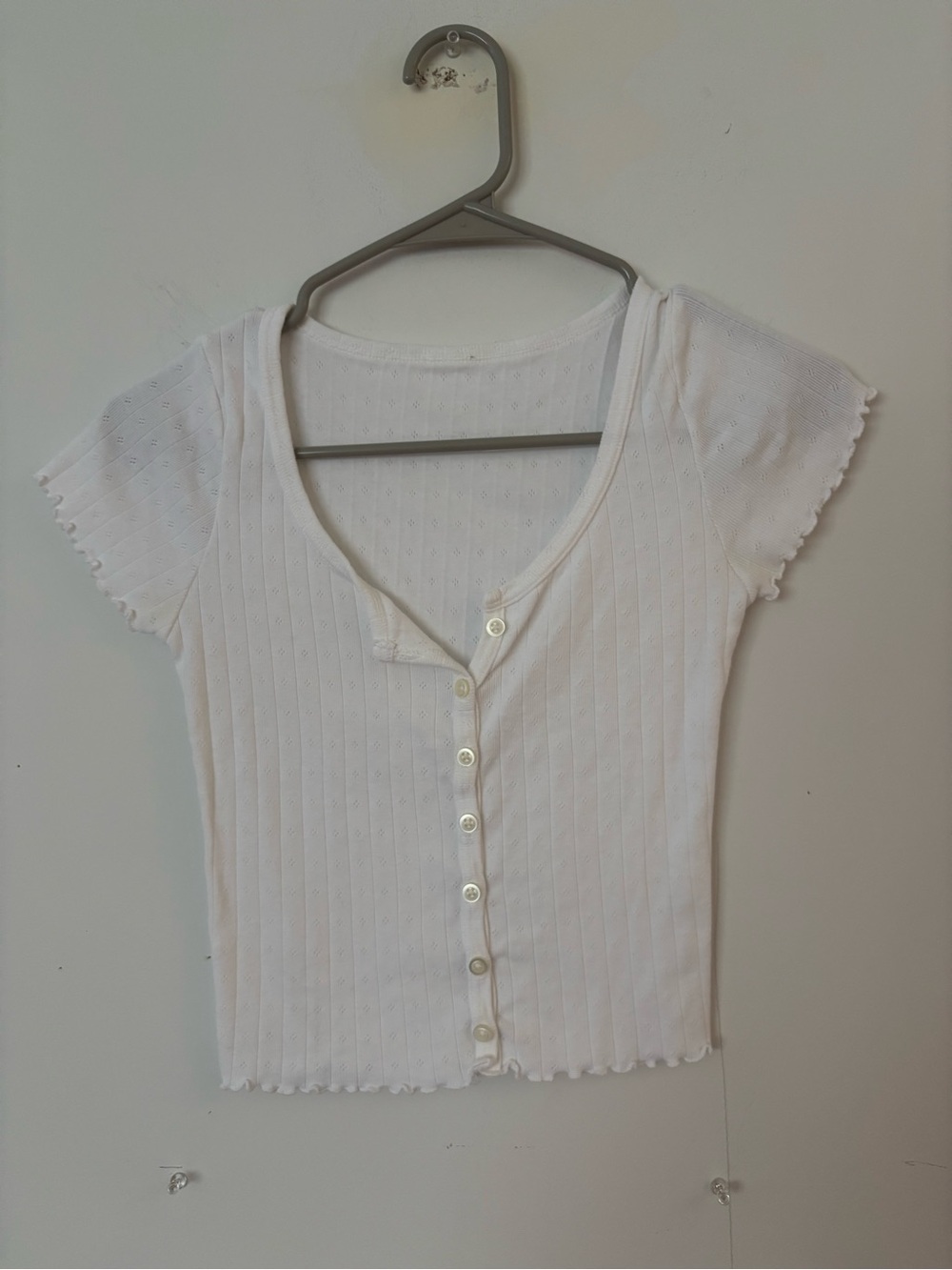 brandy melville white eyelet button front lettuce edge crop top shirt 🤍